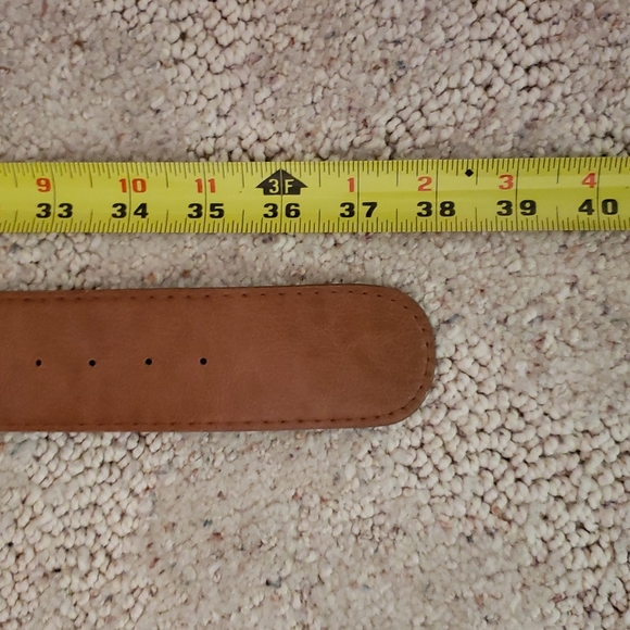This belt is in excellent condition. It is 38in and stretches up to 52in. - Picture 4 of 5